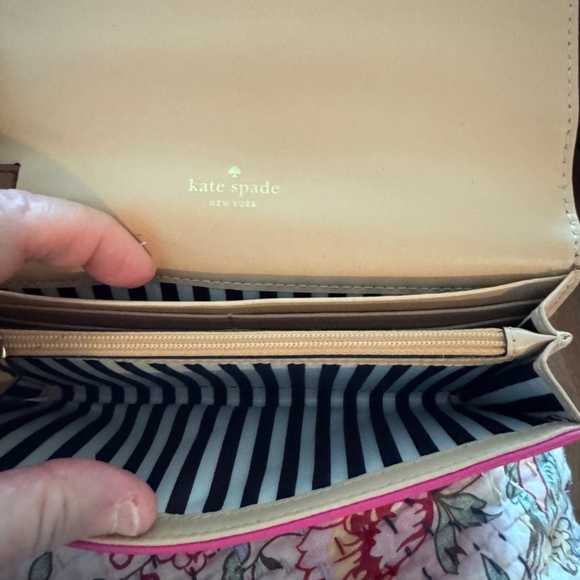 EUC Kate Spade Pink Leather Wristlet - Picture 4 of 6